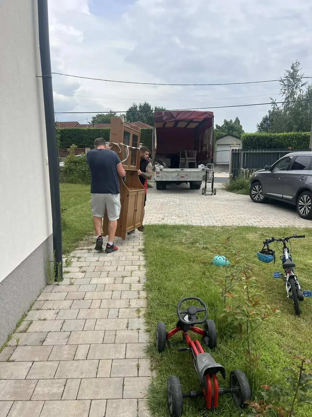 Non-Stop Teher csapat munka közben – nagyobb volumenű költöztetés