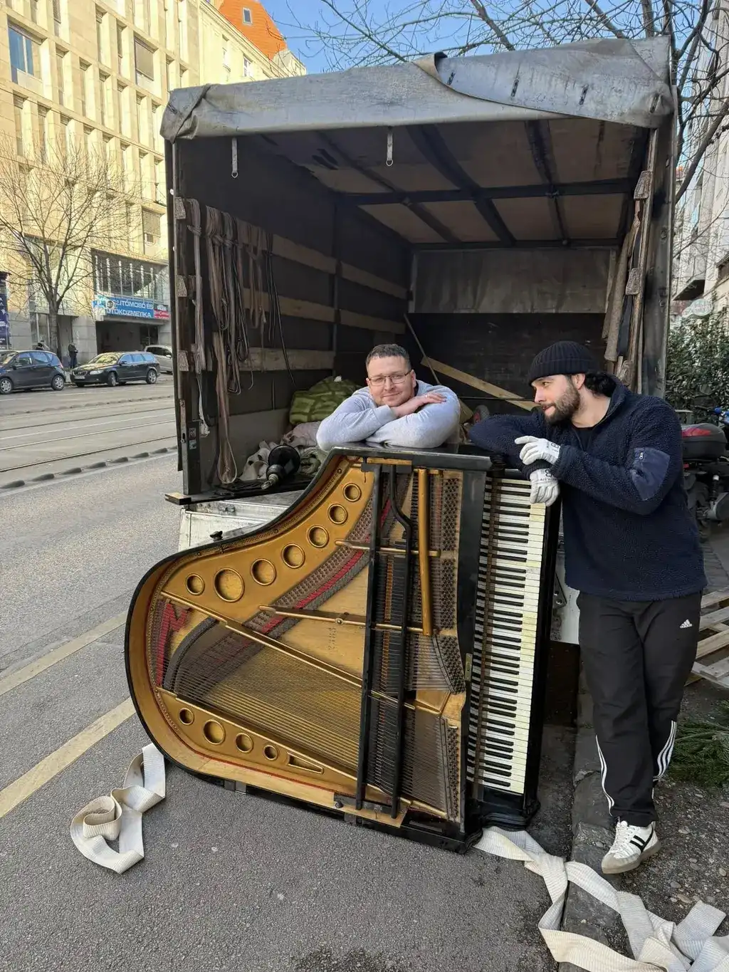 Zongoraszállítás Budapest – nehézgép mozgatás